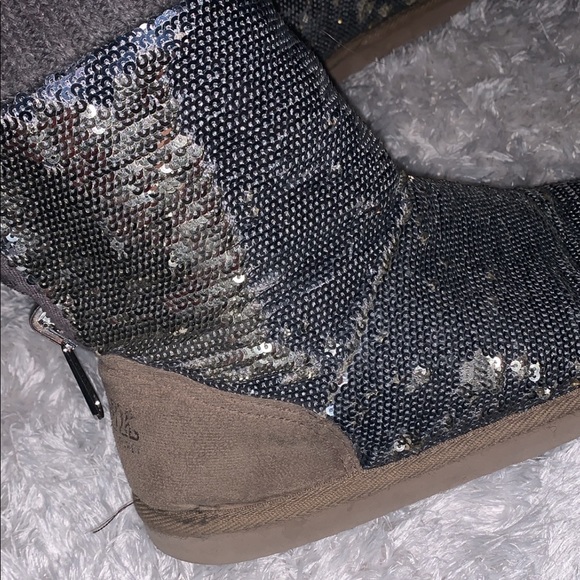 VS PINK Mukluk Booties - Picture 8 of 9